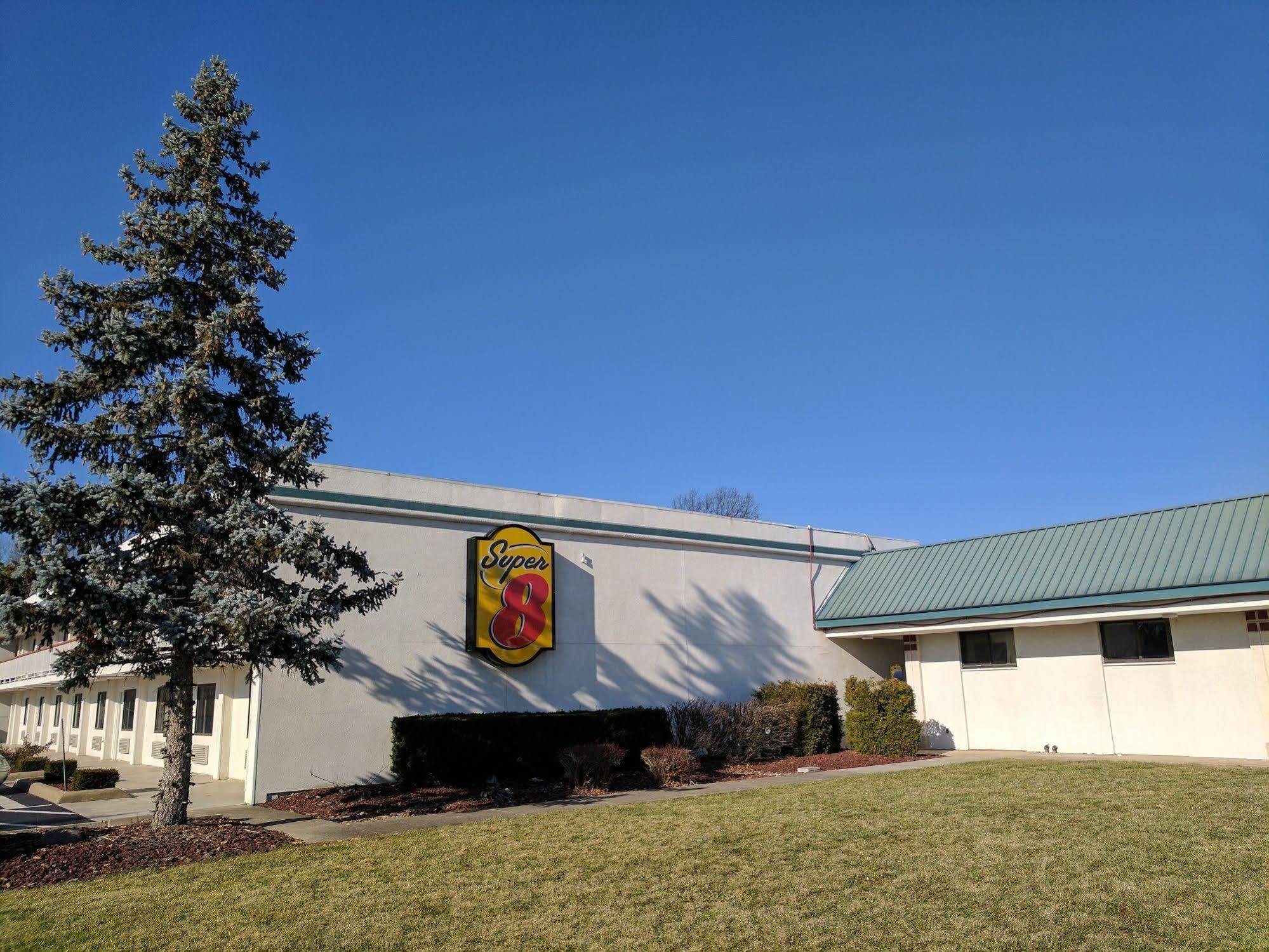 Sprucewood Inn Elyria Exterior photo