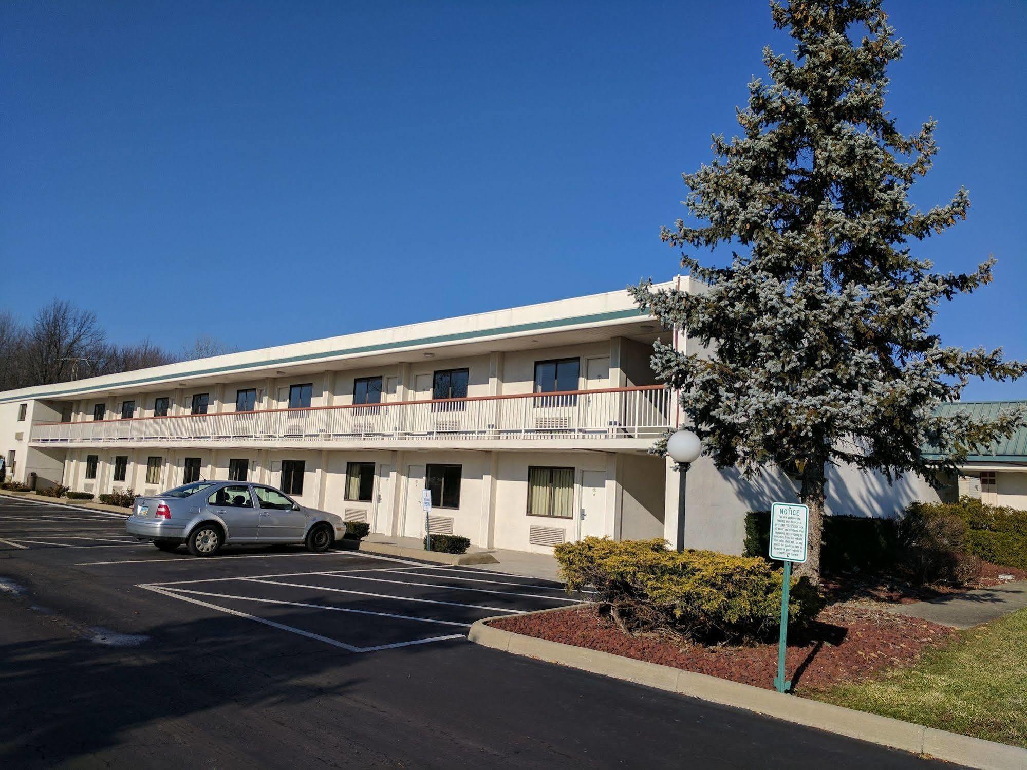 Sprucewood Inn Elyria Exterior photo